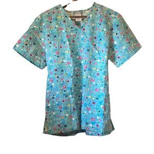 Scrub top size medium